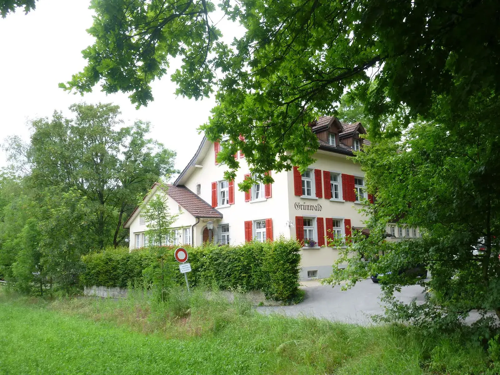 Im Auto mit zwei Kopfschüssen hingerichtet