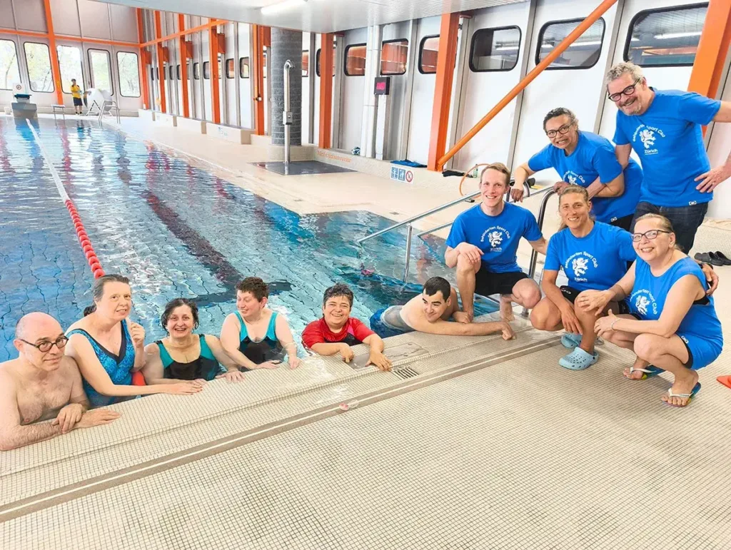 Im Wasser ohne Grenzen: Trainieren im Bläsi trotz Handicap