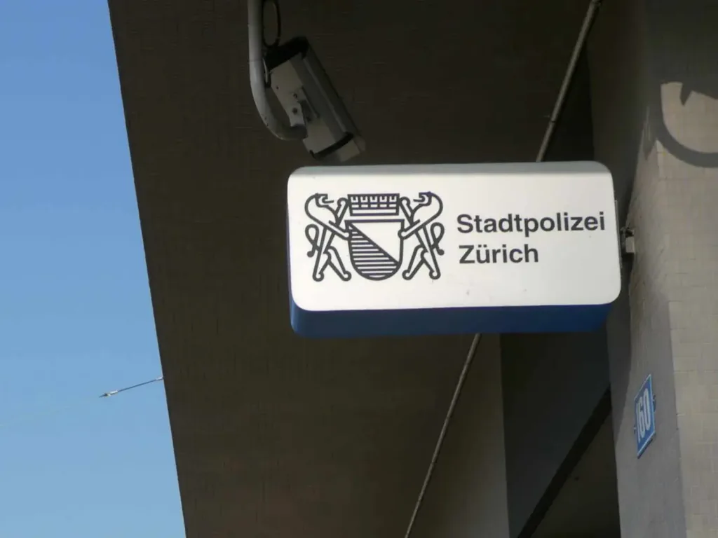 Zeugenaufruf: Schwer verletzter Mann in Höngg aufgefunden