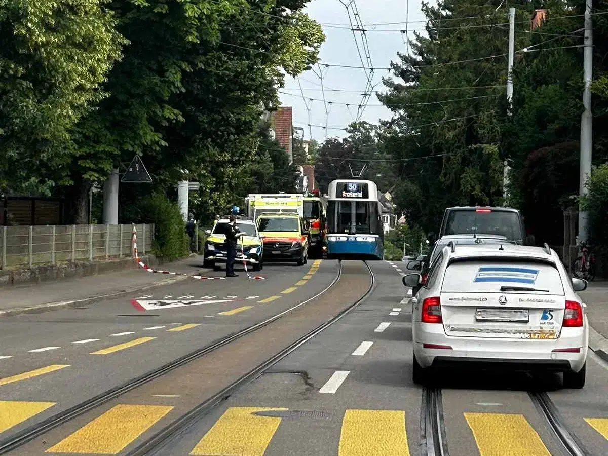 Höngg: Mehrere Einsatzkräfte wegen Rauchentwicklung vor Ort