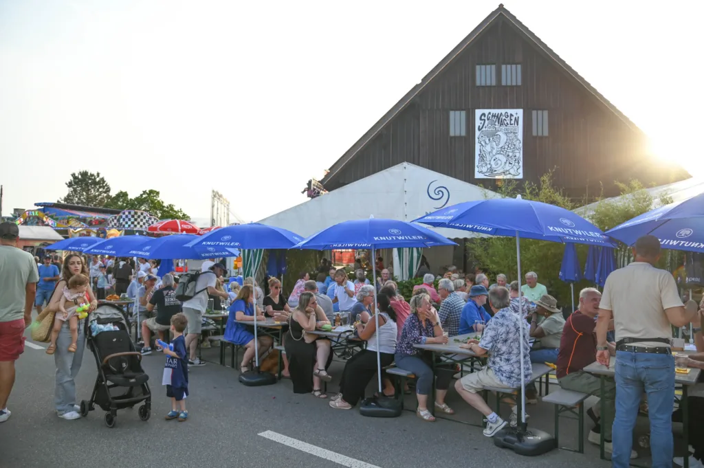 Weiningen lädt zum Rebblüetefäscht ein